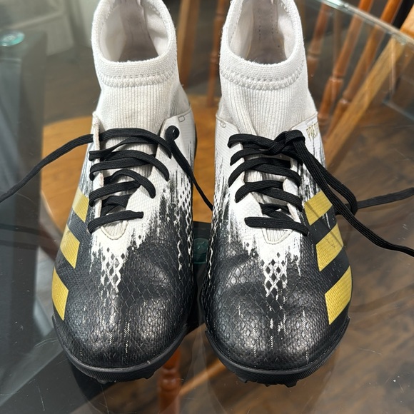 Adidas Predator Men's 4.5 Soccer Cleats Black White Gold FW9220 - Picture 3 of 12